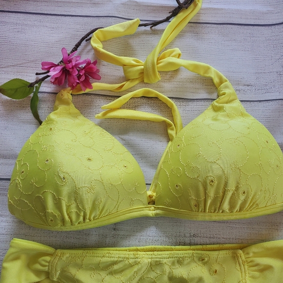 Yellow cute bikini set. Size medium. - Picture 5 of 7